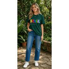 Camiseta Brasil Colorida Unissex 100% Algodão Estampa Vibrante Inspirada Na Cultura Camisa Brasileira Design Moderno Manga Curta Toque Macio Modelagem Confortável Cores Resistentes Estilo - Verde - Visão 8