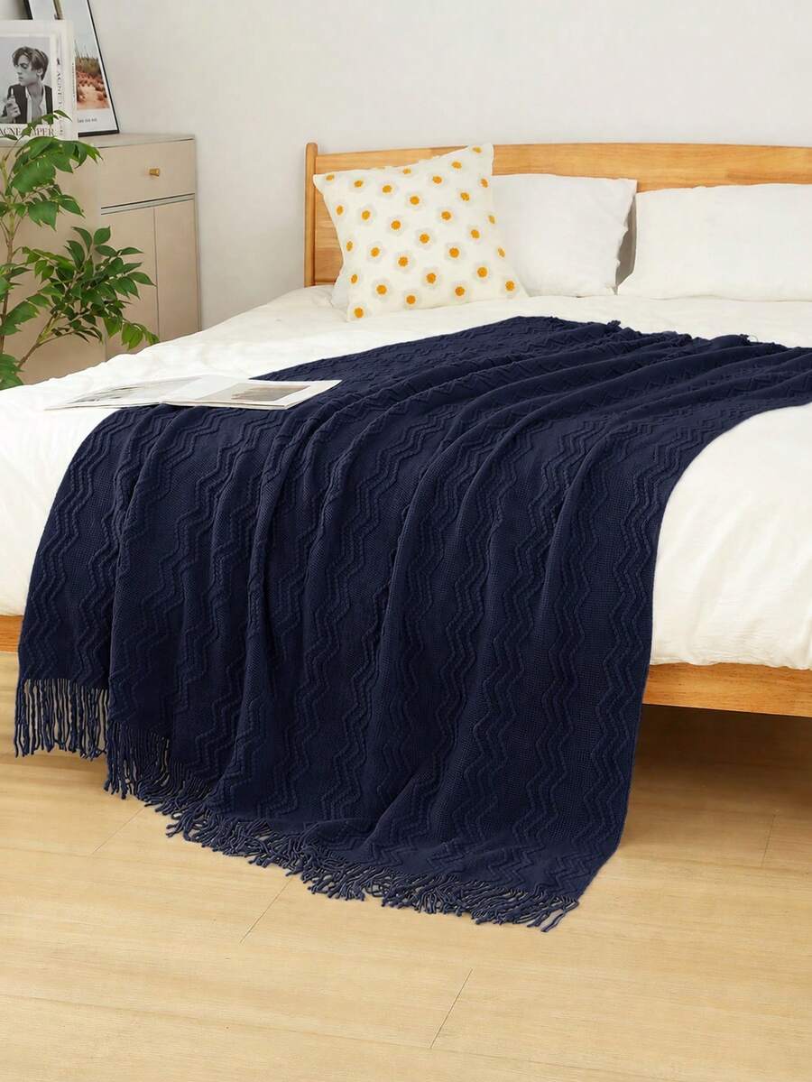 Manta de punto acogedora con detalle de volantes para todas las estaciones, multiusos y cómoda para acampar, sofá, tomar el sol y siestas, manta de punto con ribete de volantes, manta de camping - La bufanda de tres curvas está oculta en un profundo tono azul. - Ver 1