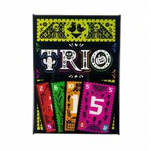 Un jeu de société adapté aux réunions familiales, le jeu de cartes TRIO offre du divertissement pour 3 à 6 joueurs, en trouvant trois cartes assorties par la compétition. C'est un jouet stratégique et un excellent cadeau. - Multicolore - Voir 7