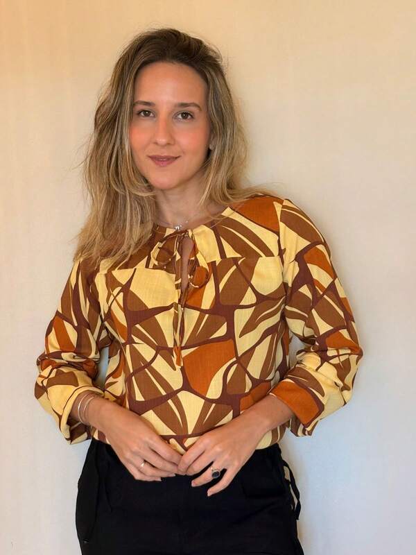 Blusa Feminina Manga Longa Viscose Estampada Com Laço Frontal E Elástico no Punho