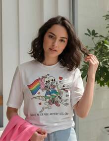 Playeras Personalizadas LGBT: Nunca Nadie Hecho a Nadie Menos Gay - Blanco - Ver 1