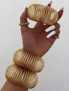 1pc Fashionable Exaggerated Spring Expandable Bracelet, Hollow Metal Cuff Bracelet, Party Accessory - Gold - View 3