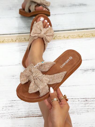 KATE MIUCH Women's Spring/Summer New European & American German Italian Japanese Fashion Minimalist Vintage Old Money Style Lazy Free Camel Color Sandals, Suitable For Beach Vacation Swimming, Valentine's Day Amusement Park Date Shopping, Campus Stroll, Spring Park Picnic Camel Color Women's Flat Sandals, Bohemian Style All-Match Versatile Practical Classic Artistic With Bow Decor Sweet Cute Khaki Color Women's Flat Slippers, Indoor Home Shoes