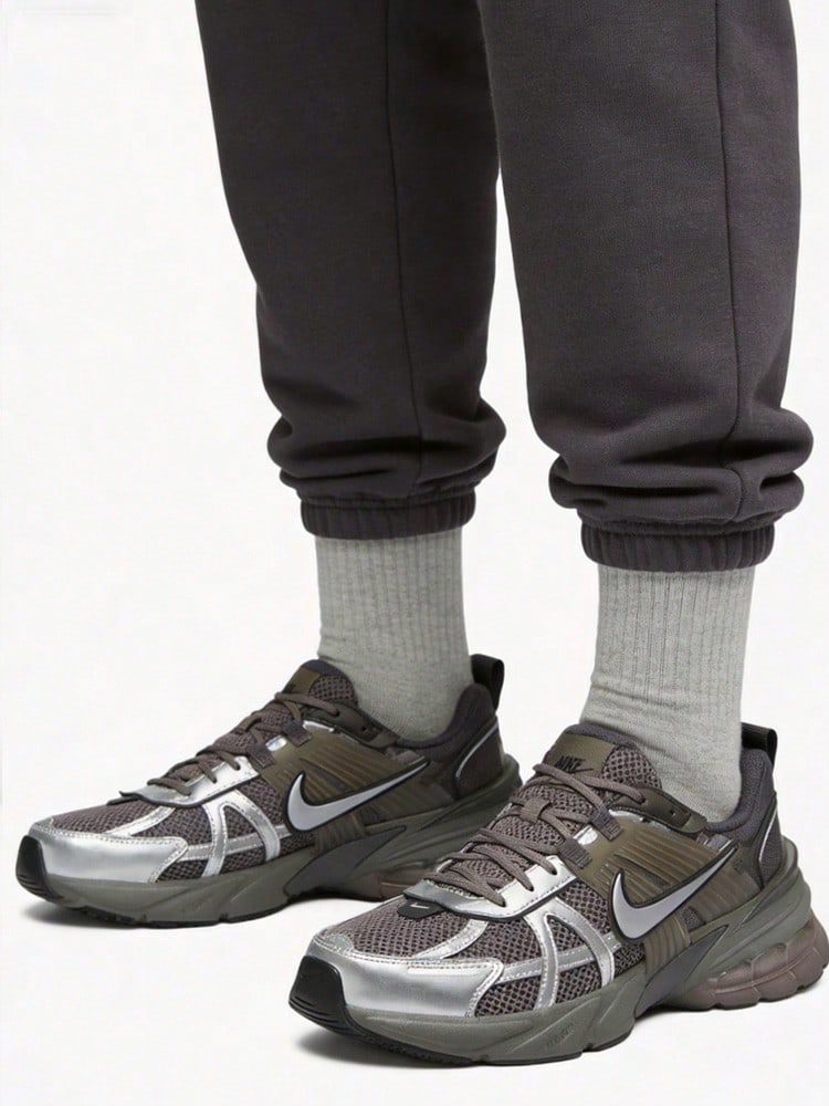 Nike V2K Run Comfortable And Versatile Low-Top Running Shoes For Men, Suitable For Casual Urban Commuting, Silver Brown - Silver Brown - View 1