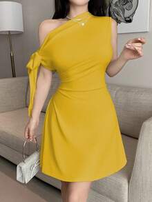 Vestido minimalista para mujer con estampado floral de tinta, hombro asimétrico con lazo, cintura ajustada - Amarillo - Ver 2