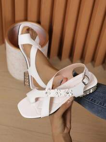 Women's Summer Fresh White Rhinestone Flower Chunky Heel Sandals, Commute Versatile Cross Strap Low Heel Sandals, Beach Commute Buckle Bow Knot Summer - Beige - View 2