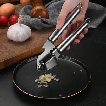 1pc Stainless Steel Handheld Garlic Press, Suitable For Pressing Ginger And Garlic, Convenient And Practical Kitchen Tool