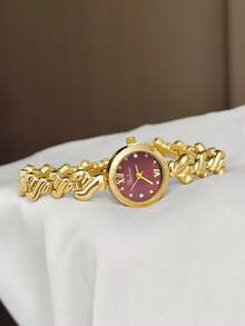 This Elegant And Classic Women's Watch Features An Oval Design, Exquisite Craftsmanship, And A Unique Style. - Gold - View 5