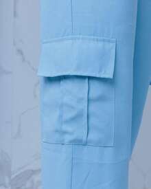 Conjunto Cargo Juvenil Feminino Colete Cropped sem Manga com Gola e Bolsos Frontais e Calça Pantalona Cargo Moda Fashion Adolescente Premium Estilosa Tam 12/14/16 - Azul claro - Visão 7