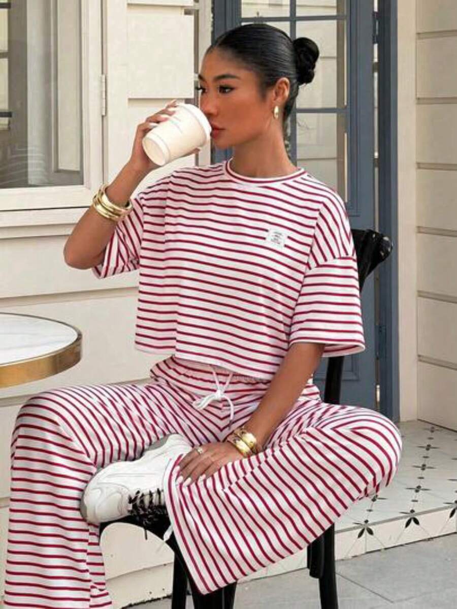 Conjunto de camiseta de manga corta y pantalones casuales holgados de punto a rayas para mujer, nuevo para el verano - Rojo y blanco - Ver 1