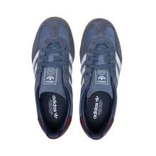 Adidas Originals 男女通用 GAZELLE INDOOR 舒適輕量休閒鞋，低筒綁帶滑板鞋，適合日常穿著、旅行與運動 - 深藍/白/暗紅 - 查看 8