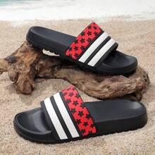 Sandalias clásicas para hombre, chanclas de talla grande para interior/exterior, parte superior con decoración metálica, pantuflas deportivas antideslizantes, sandalias de playa cómodas y ligeras con punta redonda para el verano - 5002 Negro - Ver 5