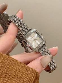 Jam Tangan Quartz Wanita Bentuk Oval dengan Dial Angka Arab, Gaya Mid-Century yang Modis, Cocok untuk Pemakaian Sehari-hari, Hadiah, dan Pesta - Perak - View 2
