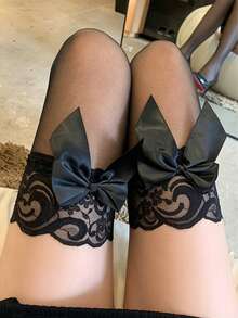 1 paire de chaussettes hautes pour femmes décorées de dentelle avec un grand nœud en satin, chaussettes transparentes ajustées élastiques antidérapantes, convenant pour les rendez-vous et les soirées, chaussettes hautes en dentelle florale vintage, chaussettes transparentes élégantes et douces ornées de nœuds, à assortir avec des jupes, des robes, des talons hauts, lingerie de mariée romantique avec chaussettes hautes pour femmes décorées de dentelle, chaussettes avec un grand nœud en satin - Multicolore - Voir 14