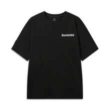 LI-NING Kaos Basket Kasual Pria Seri WADE dengan Bordir Huruf Gotik dan Cetakan Pemandangan di Bagian Belakang, Nyaman dan Bernapas AHSW129 - Hitam - View 2