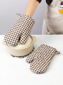Kitchen Daily Baking Heat-Resistant Gloves And Pot Holders, Green Plaid/Coffee Plaid Double-Sided Quilted Washable Heat-Resistant Gloves, Daily Cooking Heat-Resistant Gloves And Pot Holders Set, Christmas Gift Decorative Cooking Set, 2pcs/4pcs - View 2