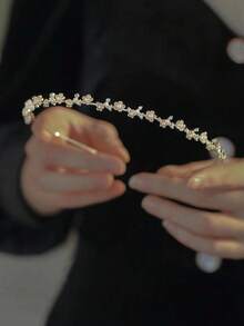 1件女款純色合金金屬花朵珍珠水鑽細髮箍，優雅甜美校園風，適合派對、舞會、日常配戴 - 金色 - 查看 3