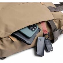 Bellroy Tokyo Totepack, mochila de tejido resistente al agua convertible en bolso-maletín (portátil 15", tableta, cuaderno, cables, botella de agua, ropa, cosméticos) - Bronze - Caqui - Ver 5