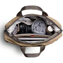 Bellroy Tokyo Totepack, mochila de tejido resistente al agua convertible en bolso-maletín (portátil 15", tableta, cuaderno, cables, botella de agua, ropa, cosméticos) - Bronze - Caqui - Ver 4