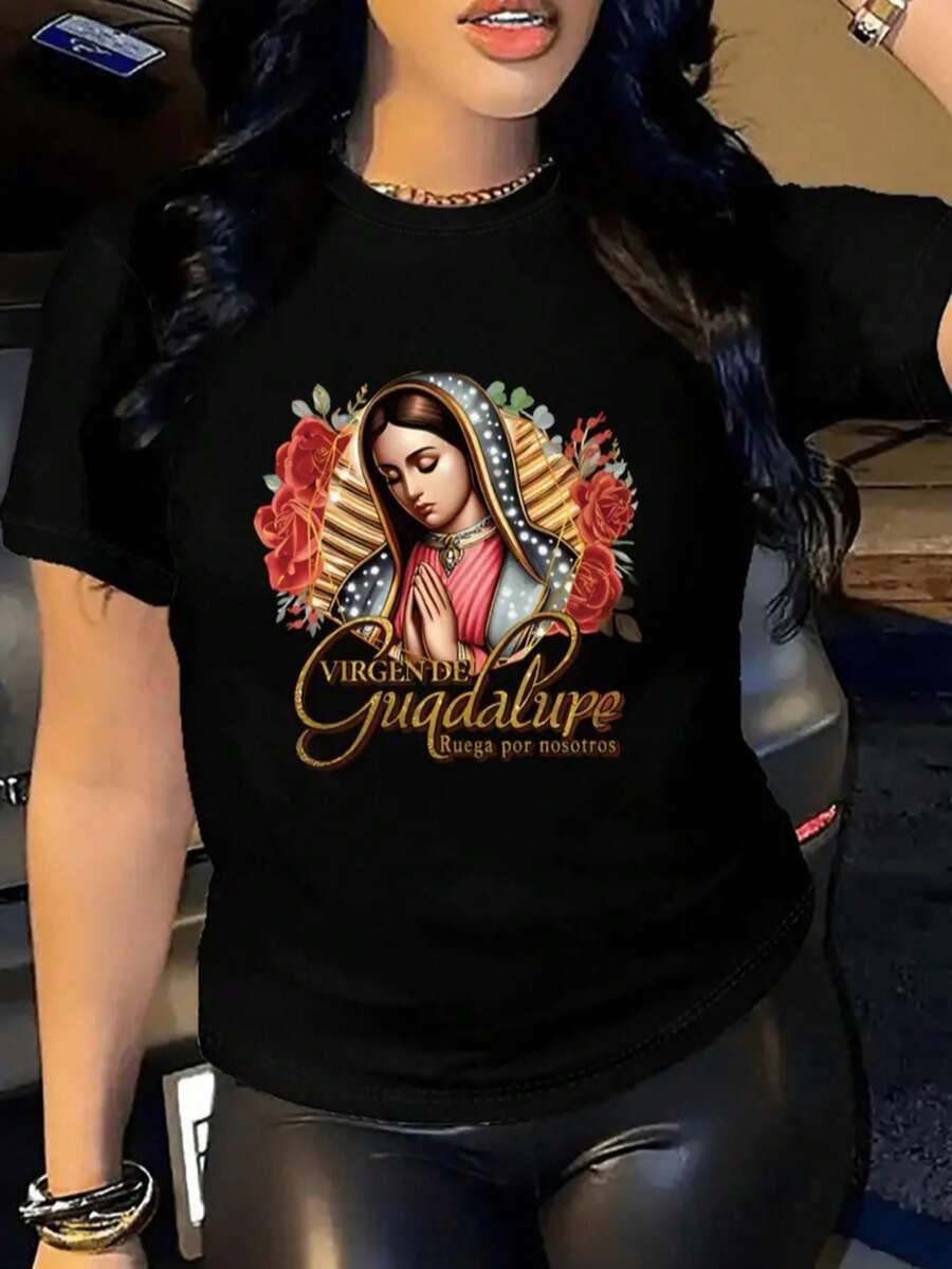 Playera camiseta gráfica dama mujer manga corta cuello redondo básica cómoda fresca ligera estampado mexicano vírgen virgencita guadalupe méxico rosas flor floral frase ruega por nosotros - Negro - Ver 1