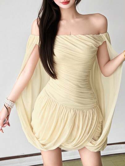 Đầm mini ôm sát không tay, hở vai, đính sequin dành cho nữ, làm từ vải dệt kim, có đường xẻ sau và vạt váy bất đối xứng.