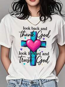 Camiseta de Cuello Redondo para Mujer con Estampado de Corazón Cruzado: "Mira hacia atrás y agradece a Dios, mira hacia adelante y confía en Dios". Manga Corta, Fe Cristiana. - Blanco - Ver 1