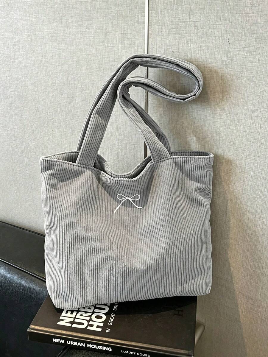 Bolso de hombro tipo tote de pana de color liso