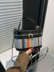 Bolso pequeño cuadrado con patrón tejido de colores contrastantes para mujer, nuevo 2026, estilo vintage, caja de maquillaje de mano, mini bolso bandolera con cadena - Negro - Ver 5