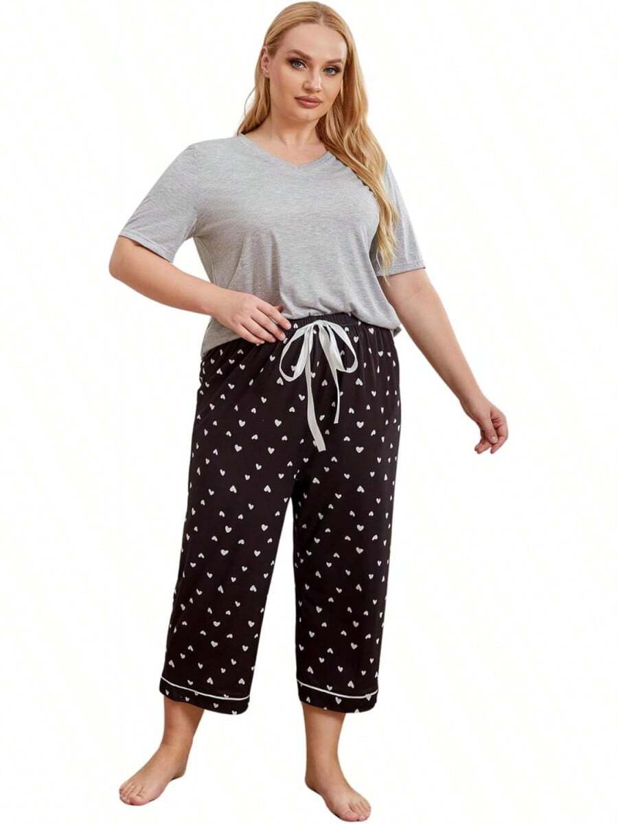 Conjunto de Pijama para Mujer Talla Grande, Manga Corta, Cuello en V y Pantalones Largos con Estampado de Corazones, Ropa de Dormir Femenina de 2 Piezas, Ropa de Noche y para el Hogar - Gris - Ver 1