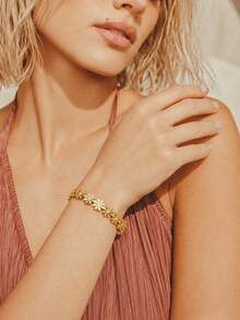 18K Gold Vacuum Plated Stainless Steel Openable Daisy Flower Rhinestone Bracelet/Women's Waterproof Fade-Resistant Gold Open Bangle/Sweet Elegant Niche Jewelry/Daily Commute Party Vacation Gift/For Mom/Women/Girls - Gold - View 5