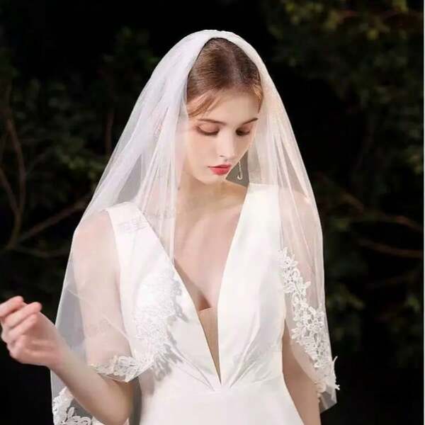 Brautschleier, einfacher einlagiger Schleier mit Kamm, weißer weicher Mesh-Stoff mit Spitzenbesatz, Kopfschmuck für Hochzeit & Reise-Fotoshooting