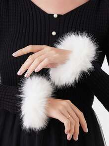 1 Pair Women's White Plush Fabric Patchwork Decorative Faux Cuffs - Multicolor - View 1