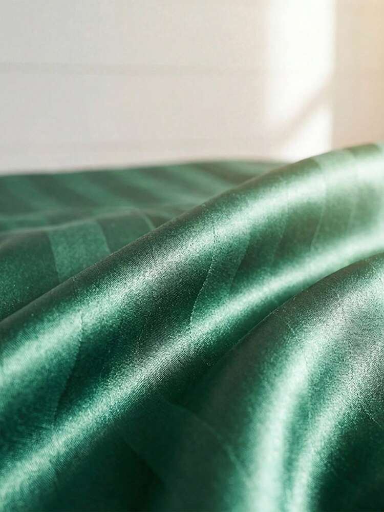 1pc Satin Striped Duvet Cover Bedding, Duvet Cover (No Filling), Soft And Comfortable, Skin-Friendly Fabric, Delicate Touch, Combines Comfort And Aesthetics, Cares For Sleep, Skin-Friendly Craftsmanship, Suitable For Dorm Students, Home Bedroom Bedding, Guest Room Use, All Seasons, Zipper Closure, Multi-Color Soft And Durable, Large Size Bedding - Green - View 7