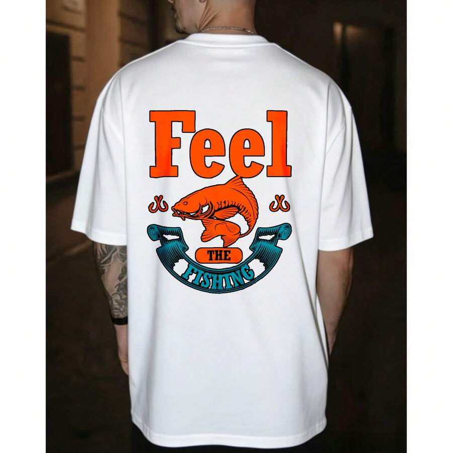 Pescadores, Diseño de pez naranja y cinta azul, Camiseta blanca, Letras en naranja con detalles en azul, Corte regular, Ideal para pescar al aire libre - Blanco - Ver 1