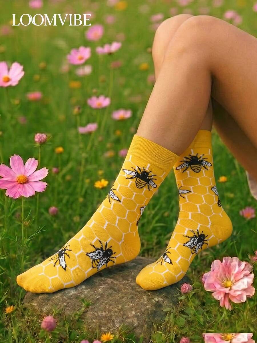 1 Pair Unisex Bee & Honeycomb Jacquard Mid-Calf Socks, Sweat-Absorbing, Odor-Resistant, Anti-Slip, Durable, Warm Yellow Solid Color Artistic Casual Mid-Calf Socks, Suitable For Daily Commute, Travel Outfits, Artistic Gift Giving - Multicolor - View 1