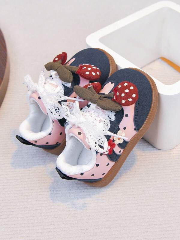 1 Pair Vintage Baby Shoes With Strawberry And Flower Decoration