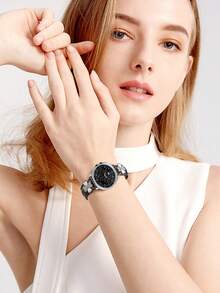 1件白色兼容 Galaxy Watch 8 40mm 44mm 男女款超細纖維錶帶，鑲嵌人造鋯石時尚金屬扣替換錶帶，超薄舒適防汗，適合 4.3 至 6.5 英吋手腕周長，優雅時尚，適用商務/約會/婚禮/派對/日常穿搭，送給她的可愛禮物，智慧手錶替換錶帶配件 - 黑色+黑 - 查看 5