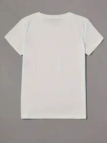 Colección de moda primavera/verano para mujer. Esta camiseta presenta un estampado típico del estilo de ropa urbana estadounidense, con detalles que reflejan la atmósfera cool de la cultura - Blanco - Ver 2