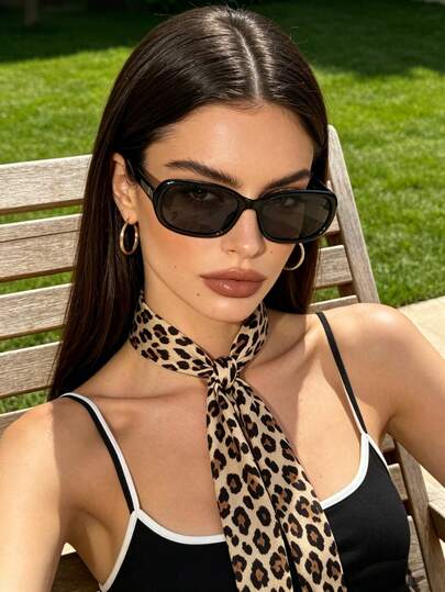 1 Pair Vintage Square Fashion Glasses, Personalized Photo Accessory For Outdoor Travel, Suitable For Party, Gathering, Business Casual, Outdoor Travel, Beach, Back To School, Campus Style And Other Occasions, Also Suitable For Seasonal Clothing Accessory