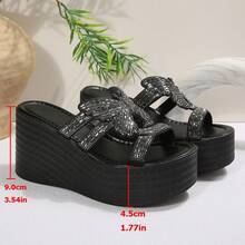 Damen Keilabsatz Plateau Sandalen, vielseitig funkelnd rutschfest Gunmetal Strass 3D Schmetterling einfarbig runde Zehenpartie Low-Top Kreuz breiter Riemen Plateau Keil Mule Slides, europäischer Party-Stil Frühling Sommer Abend Gala Date Shopping Reise Alltag Schuhe - Schwarz - Übersicht 9