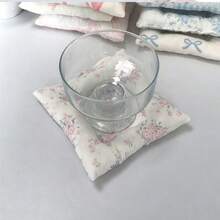 創意蝴蝶結杯墊 Ins 風格格紋方形布製杯墊 加厚填充耐熱隔熱墊 適合居家、辦公室、餐廳、咖啡廳 溫柔甜美風桌面咖啡杯墊 - 彩色 - 查看 7