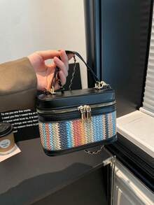 Bolso pequeño cuadrado con patrón tejido de colores contrastantes para mujer, nuevo 2026, estilo vintage, caja de maquillaje de mano, mini bolso bandolera con cadena - Negro - Ver 4