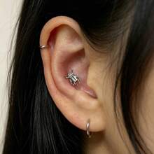1 pieza de piercing de labret de titanio ASTM F136 con diseño de escarabajo, pendiente de base plana, aro para labio, concha y hélix, joyería para piercing - Sin rosca - Ver 2