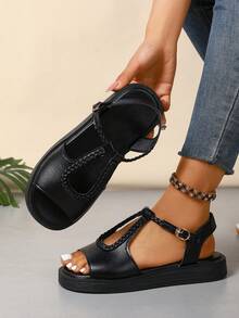 1 Pasang Sandal Datar Wanita dengan Desain Gesper Anyaman - Hitam - View 1