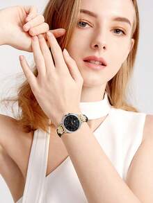 1件黑色與金色兼容三星 Galaxy Watch 8 40mm 44mm 女士/男士超纖維錶帶 - 鑲嵌人造鋯石，時尚金屬扣替換錶帶，超薄舒適且防汗 - 適合 4.3 至 6.5 英寸手腕周長 - 優雅時尚錶帶，適用於商務/約會/婚禮/派對/日常穿著 - 送給她的可愛禮物，智能替換錶帶配件 - 黑色+金 - 查看 5