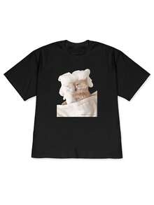 Los coreanos suelen comprar una camiseta de manga corta holgada para mujer con un estampado de un 'gato durmiendo con un peluche'.Esta camiseta suave y elegante es cómoda y agradable para la - Negro - Ver 1