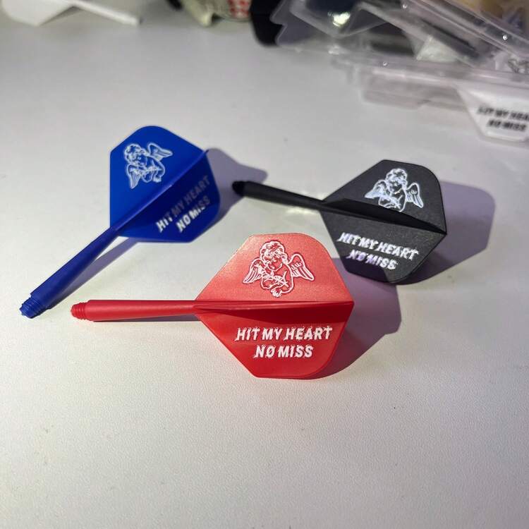 3件組一體式飛鏢尾翼與鏢桿，耐用磨砂塑料 Angel 系列「HIT MY HEART」圖案飛鏢配件，適用專業精準投擲（3色可選） - 彩色 - 查看 3