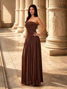 Robe longue élégante plissée en satin marron sans bretelles avec volants pour femmes Mgiacy, convient pour les fêtes d'été, les festivals, les invités de mariage, les bals de promo et les sorties décontractées - Tabac - Voir 5
