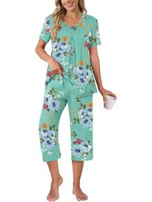 Anyally - Conjunto de pijama de verano para mujer, camisa de manga corta y pantalones capri de 2 piezas, pijama plisado con bolsillos - Mariposa azul plisada - Ver 10