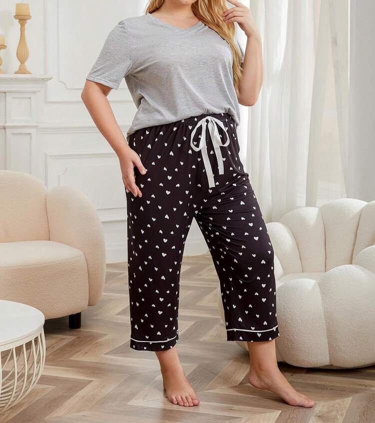 Conjunto de Pijama para Mujer Talla Grande, Manga Corta, Cuello en V y Pantalones Largos con Estampado de Corazones, Ropa de Dormir Femenina de 2 Piezas, Ropa de Noche y para el Hogar - Gris - Añade 2